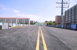 托子沖南路主幅路通車，新學校旁拉通了一條便民路